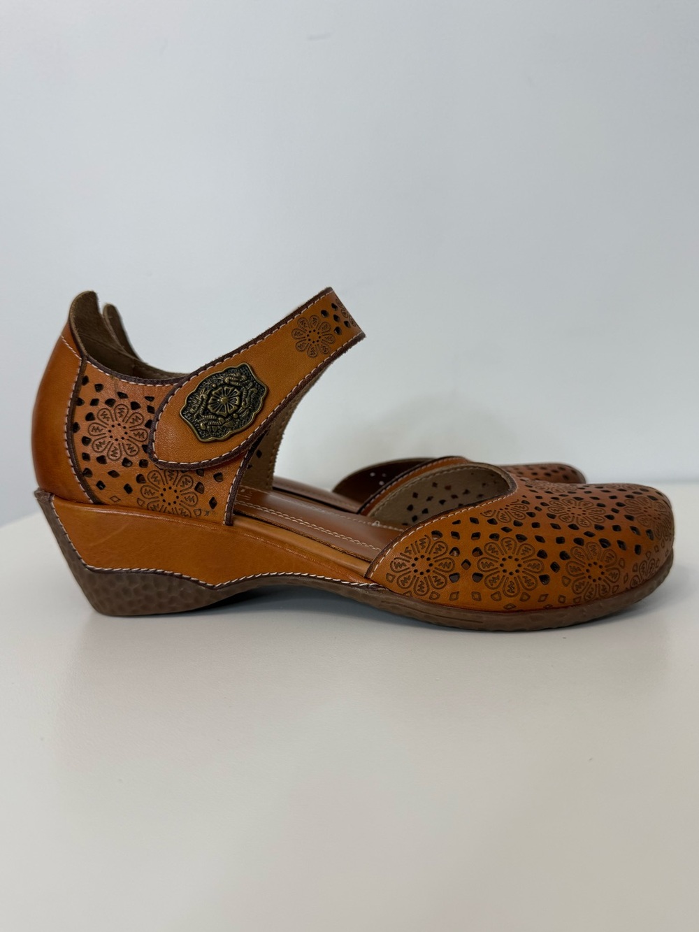 L'Artiste Spring Step Cognac Americana Sandal Perforated Leather EU 37 US 6.5-7